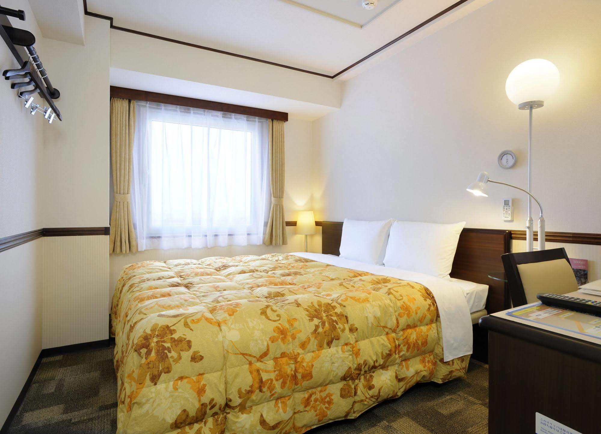 Toyoko Inn Kofu-Eki Minami-Guchi No.1 Exterior foto