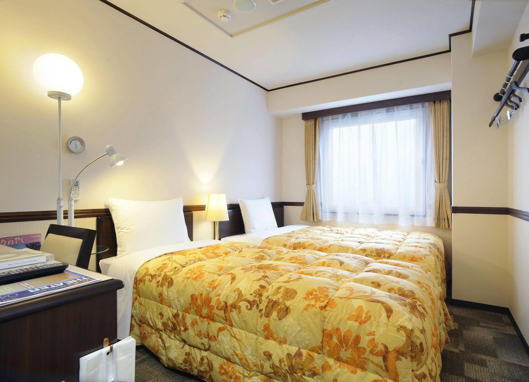 Toyoko Inn Kofu-Eki Minami-Guchi No.1 Exterior foto