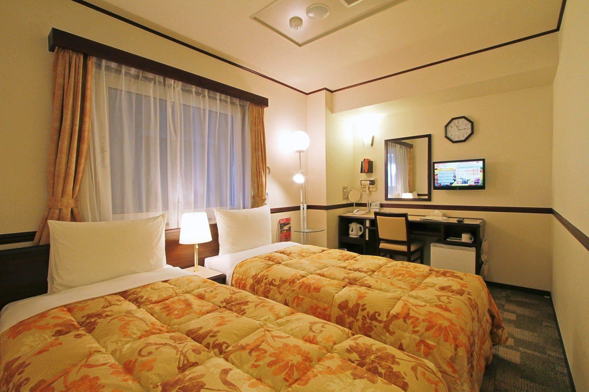 Toyoko Inn Kofu-Eki Minami-Guchi No.1 Exterior foto